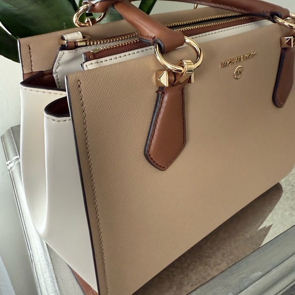 BRAND NEW Michael Kors Marilyn Satchel Bag. 🤎👜 Beautiful!! - Picture 7 of 16